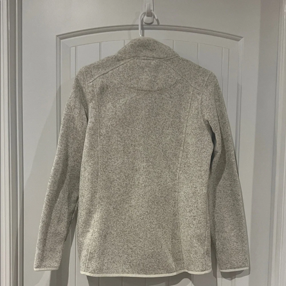 L.L. Bean Women's Beige collared sweatshirt - Picture 5 of 5